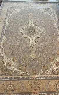 یک عدد فرش ۹ متری