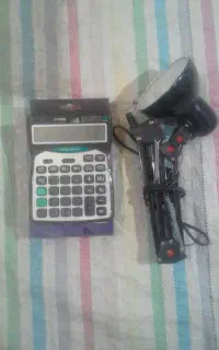 ماشین حساب وچراغ مطالعه
