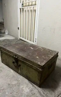 چمدان قدیمی آهنی بزرگ