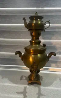 سماور زغالی و قوری برنجی خیلی قدیمی