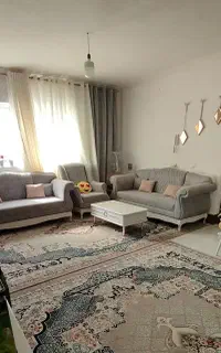 یک سرویس مبل هشت نفره در حد نو