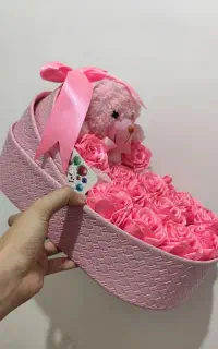 گل برای بچه نوزاد زایمان