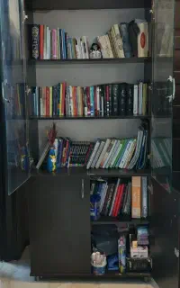 کتابخانه کاملا سالم و بدون خط و خش