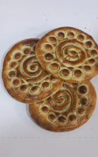 فروشنده خانم در شیرمال پزی۲۰تا۳۰ساله