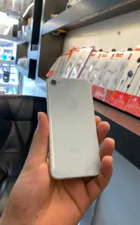 ایفون se2020