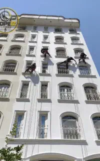 کار در ارتفاع باطناب پیچ رولپلاک تعمیرات نما نانو
