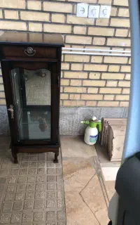 نیم بوفه دور شیشه ای دوطبقه در حد نو