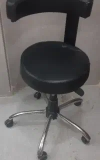 ساعت کاسیو مچی و صندلی