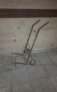 گاری برای جابجایی بار