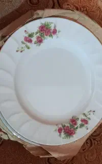 پیش دستی گل سرخ زرین