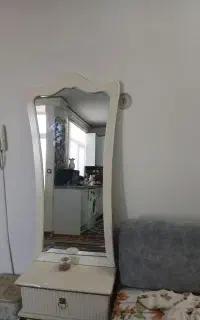 اینه ایستاده با کنسول
