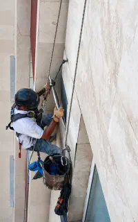 خدمات کار درارتفاع نماشویی پیچ و رولپلاک راپل مشهد