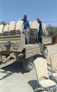 صندلی فلزی.
