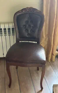 دو‌عدد صندلی