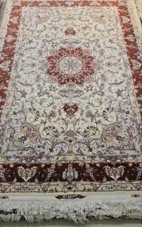 فرش دستباف شش متری  سی و چهل مرینوس گل‌ابریشم،