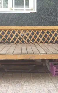 تخت چوبی