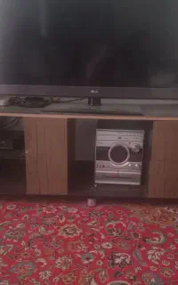 میز تلویزیون و جلو مبلی