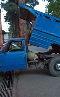 نیسان کمپرسی حمل شن، ماسه، نخاله