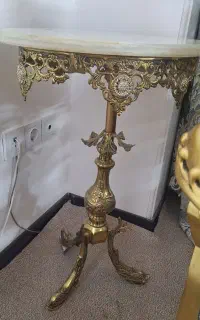 میز برنز کاملا سالم