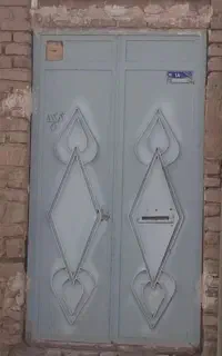 درب ورودی به ساختمان