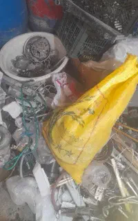 کارگرجوان براتفکیک ضایعات