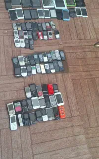 تعداد زیادی برد اوراقی موبایل و گوشی قدیمی