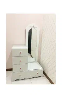 کمد و آینه قدی
