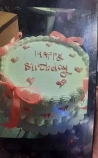 کارگر برای کارگاه شیرینی پزی