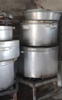 ۳ عدد دیگ بزرگ و ماهی‌تابه و گاز
