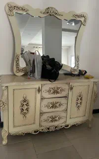 آیینه و کنسول