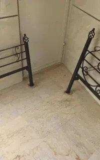 تخت فلزی