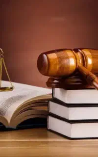 وکیل پایه یک دادگستری