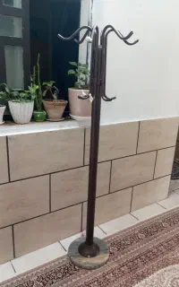 چوب‌لباسی‌ایستاده