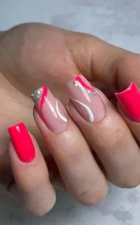 کاشت ناخن با بهترین متریال و کیفیت بالا