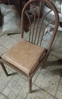 صندلی آهنی
