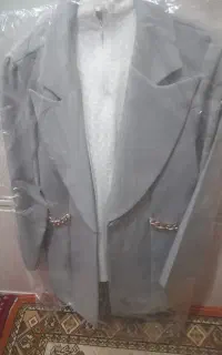کت و شلوار سفید و تاپ سفید