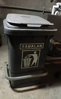 سطل زباله پدالی