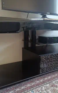 میز تلویزیون شیشه ای