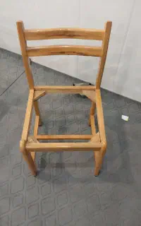 صندلی چوبی