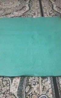 موکت سبز رنگ /طرح ساده/ ابعاد ۲متر و نیم‌ در ۲متر