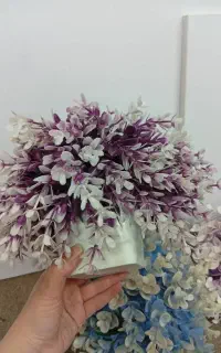 تعدادی گل مصنوعی