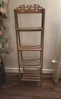 استند چوبی