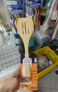 کفگیر چوبی در پلاسکو کوثر