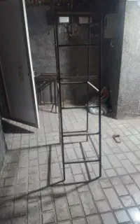 چهار پایه اهنی