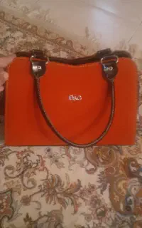 کیف قرمز و مشکی