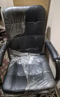 صندلی انتظار و میز