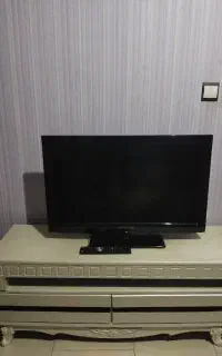 تلویزیون و میز