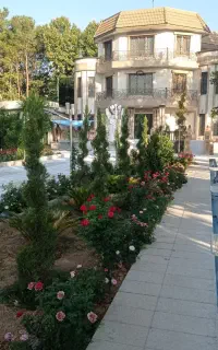 خدمات باغبانی قطره‌ای سمپاشی هرس کاشت فضای سبز