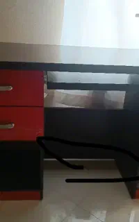 میز کامپیوتر در حد نو