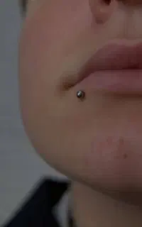 خدمات و آموزش پیرسینگ و میکرودرمال